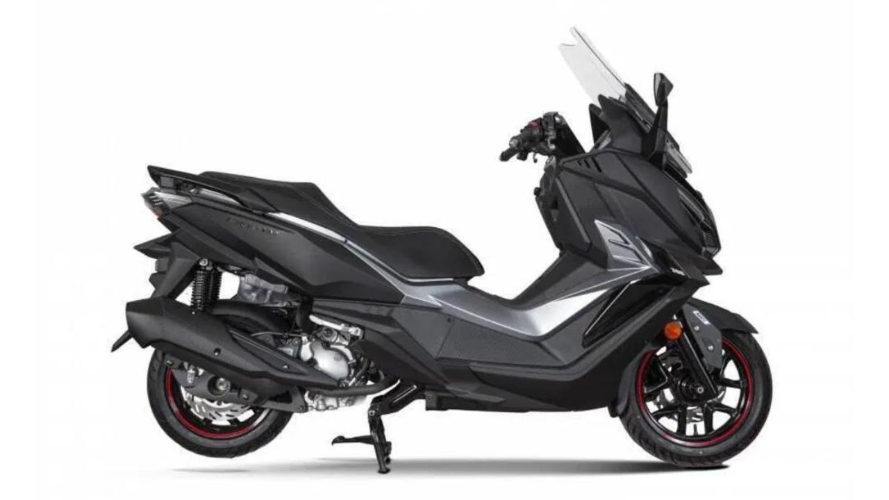 Moto 64 SYM Cruisym 300 α E5