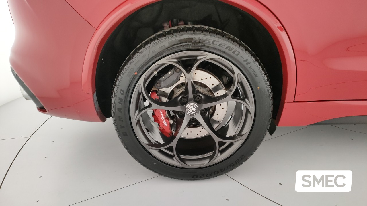 Alfa Romeo Stelvio Quadrifoglio Bi-Turbo V6
