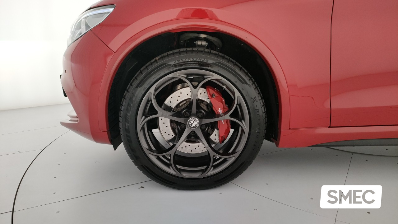 Alfa Romeo Stelvio Quadrifoglio Bi-Turbo V6