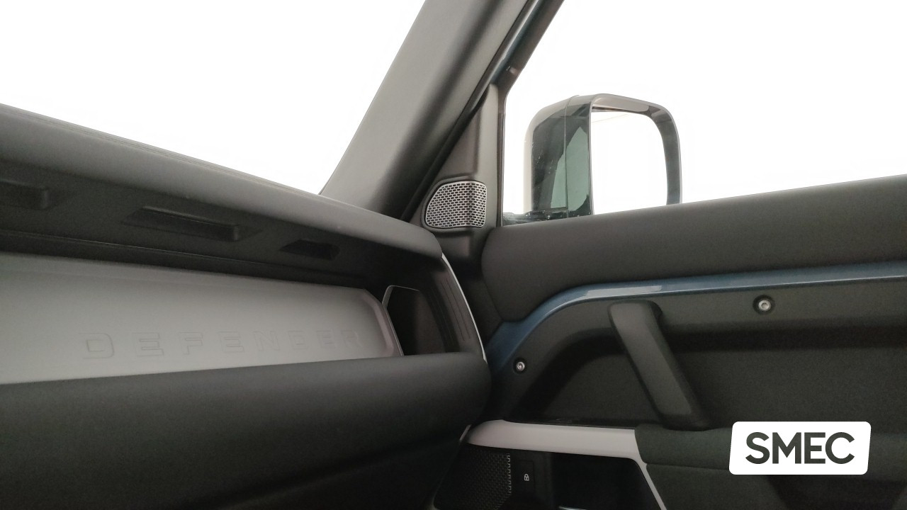Land Rover Defender 3.0D I6 200 90 SE AWD auto.