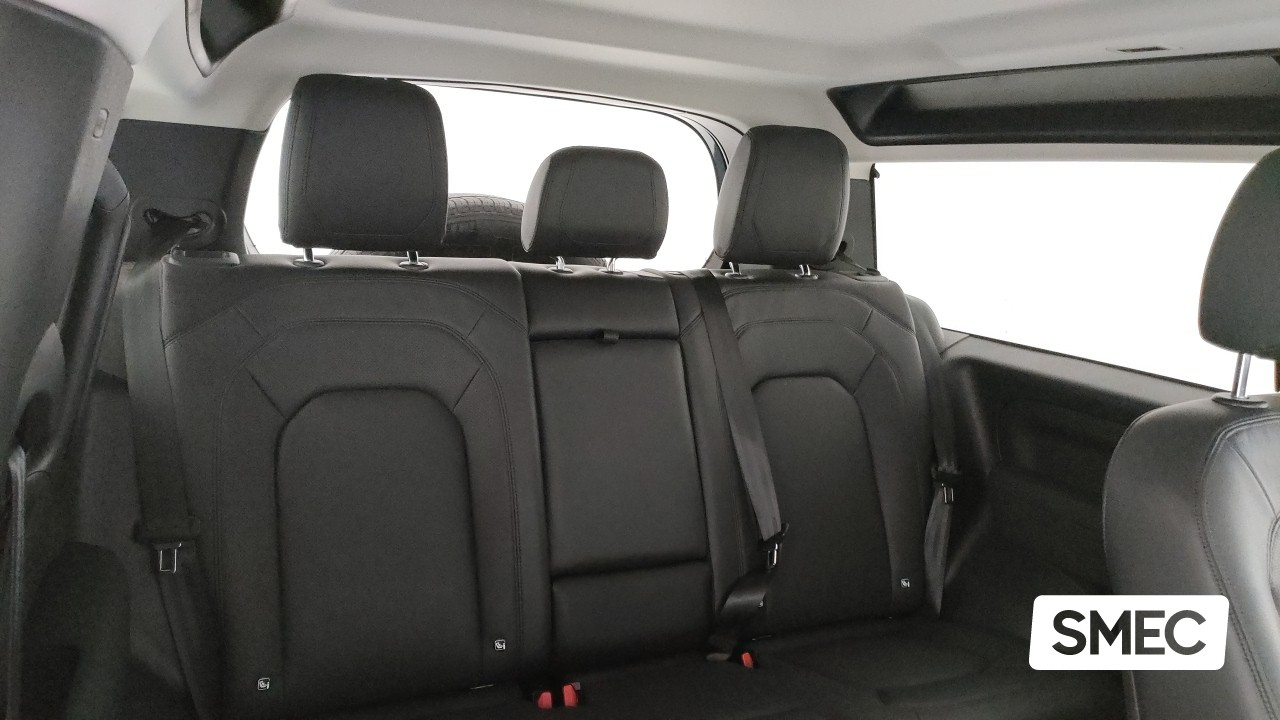 Land Rover Defender 3.0D I6 200 90 SE AWD auto.