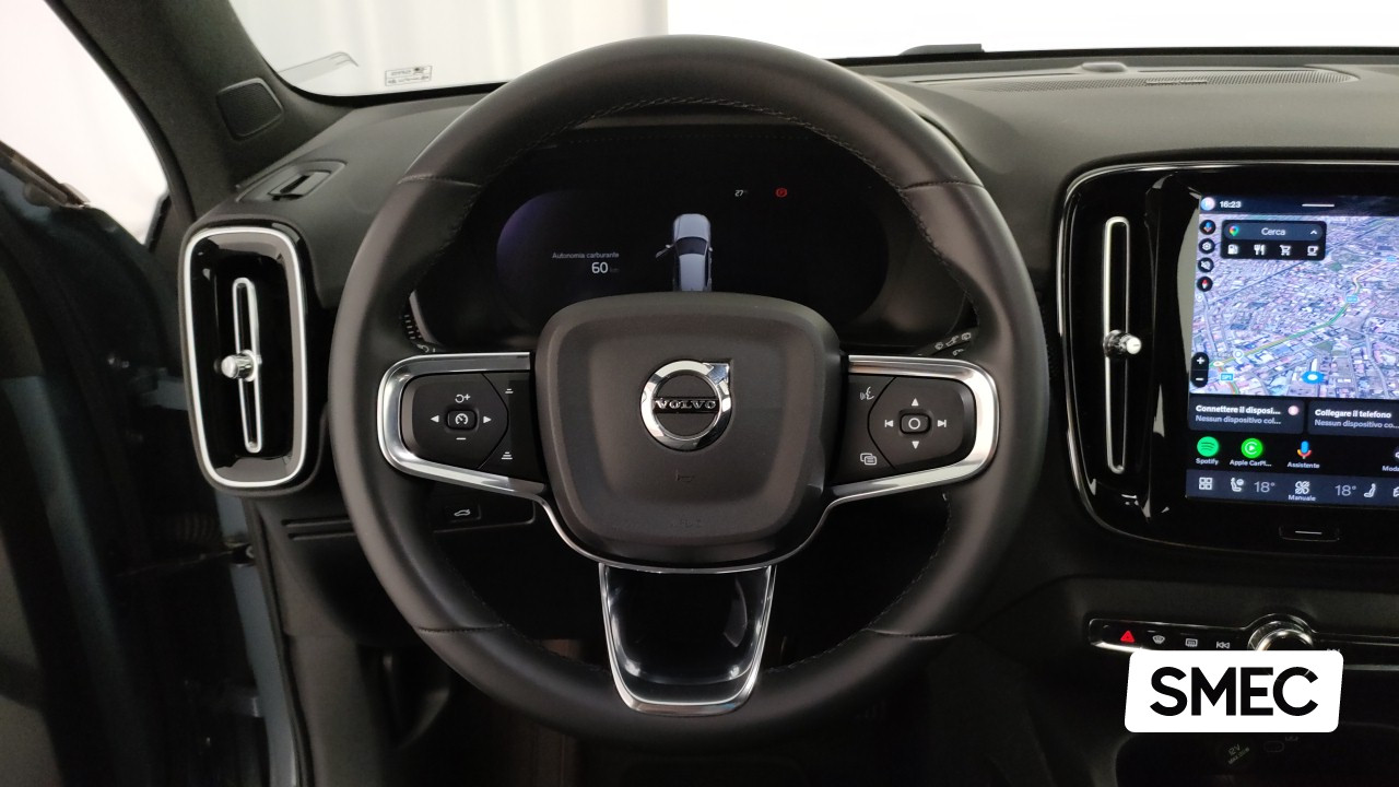 Volvo XC40 B3 automatico Plus Dark