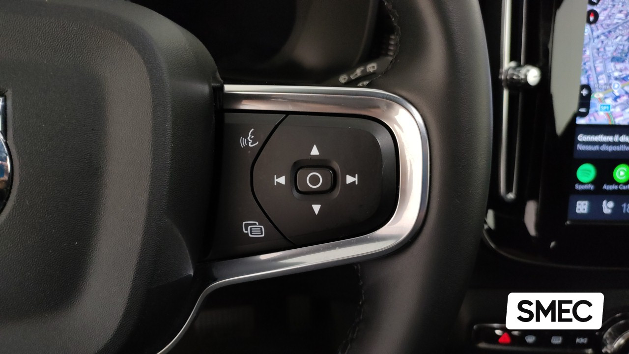 Volvo XC40 B3 automatico Plus Dark
