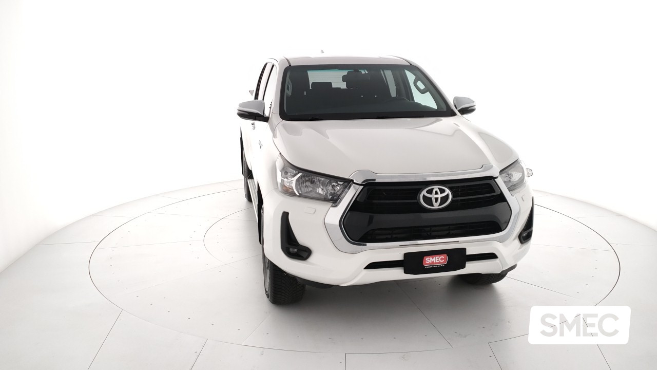 Toyota  Hilux 2.4 D-4D A/T DC 4WD Lounge