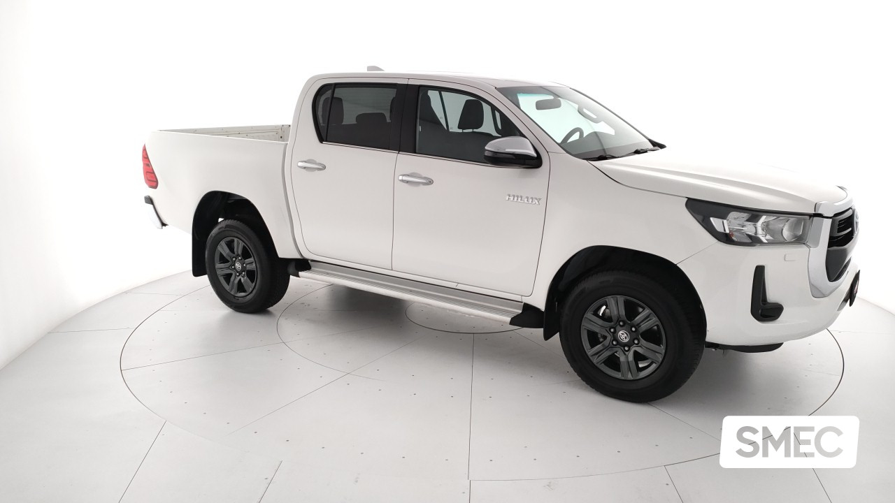 previewToyota  Hilux 2.4 D-4D A/T DC 4WD Lounge