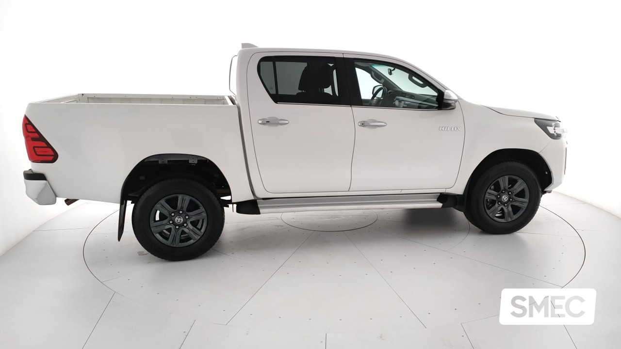 previewToyota  Hilux 2.4 D-4D A/T DC 4WD Lounge