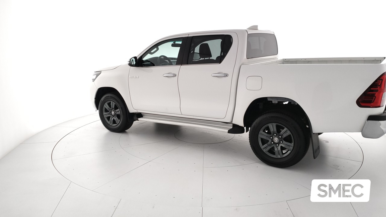 Toyota  Hilux 2.4 D-4D A/T DC 4WD Lounge