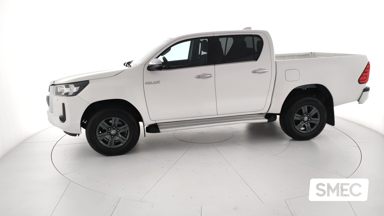 Toyota  Hilux 2.4 D-4D A/T DC 4WD Lounge