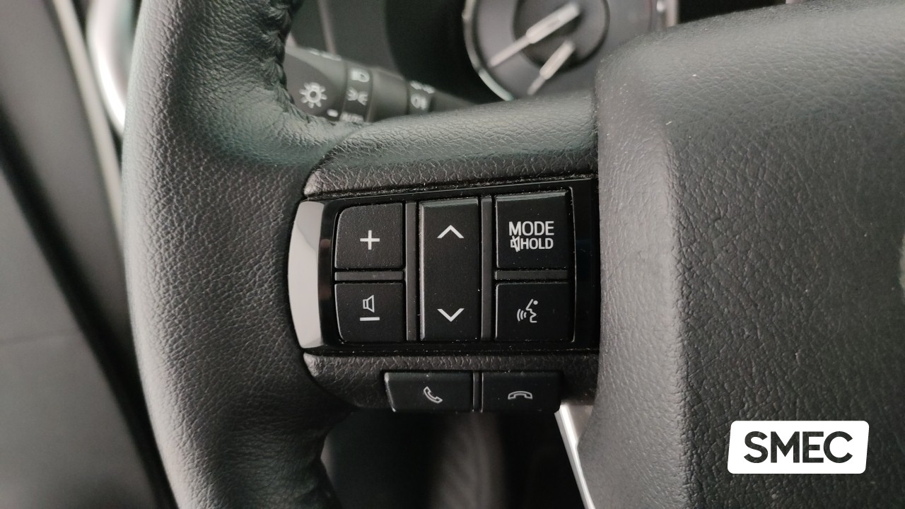 Toyota  Hilux 2.4 D-4D A/T DC 4WD Lounge