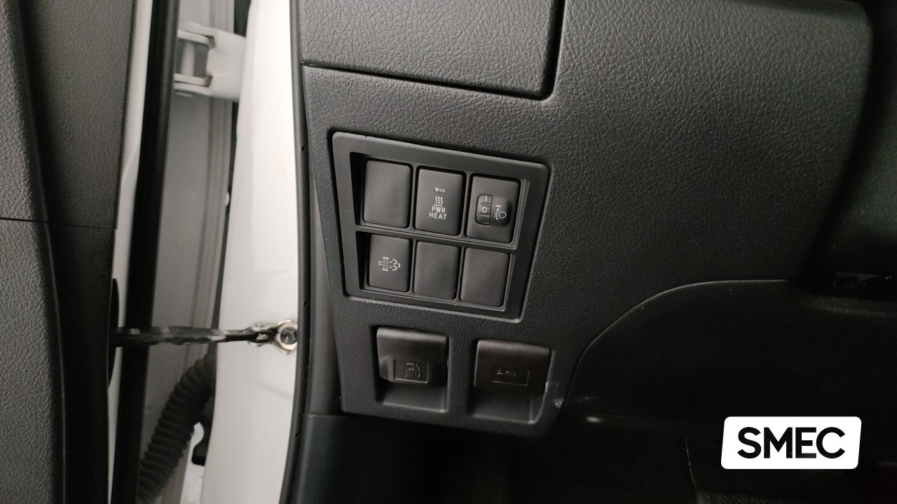 Toyota  Hilux 2.4 D-4D A/T DC 4WD Lounge
