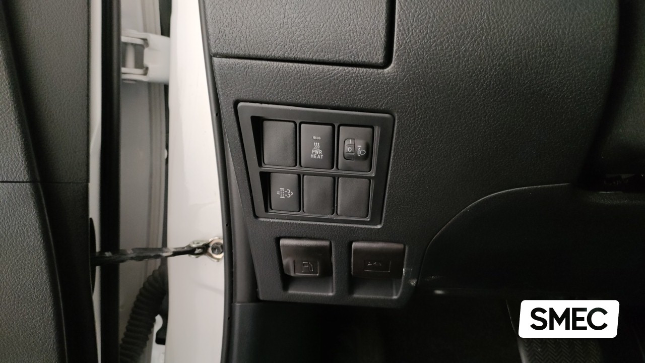 Toyota  Hilux 2.4 D-4D A/T DC 4WD Lounge