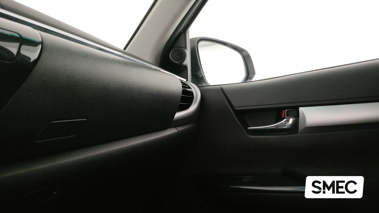 Toyota  Hilux 2.4 D-4D A/T DC 4WD Lounge