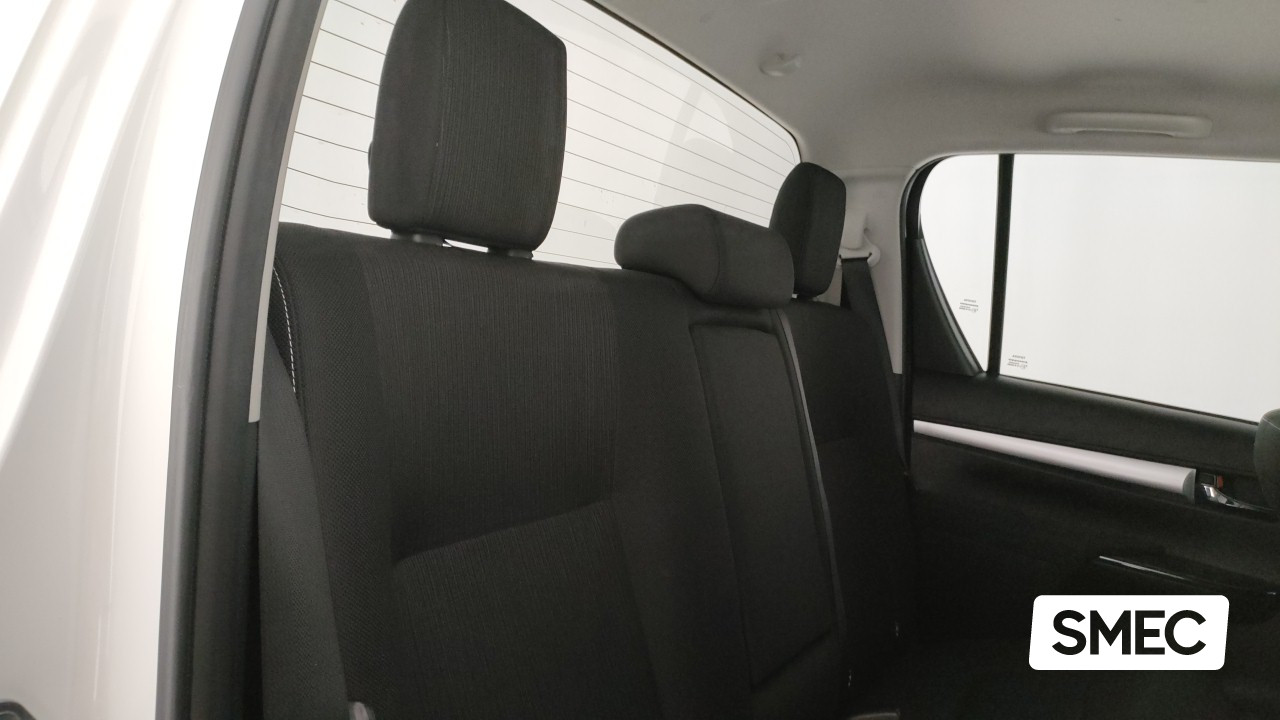 Toyota  Hilux 2.4 D-4D A/T DC 4WD Lounge