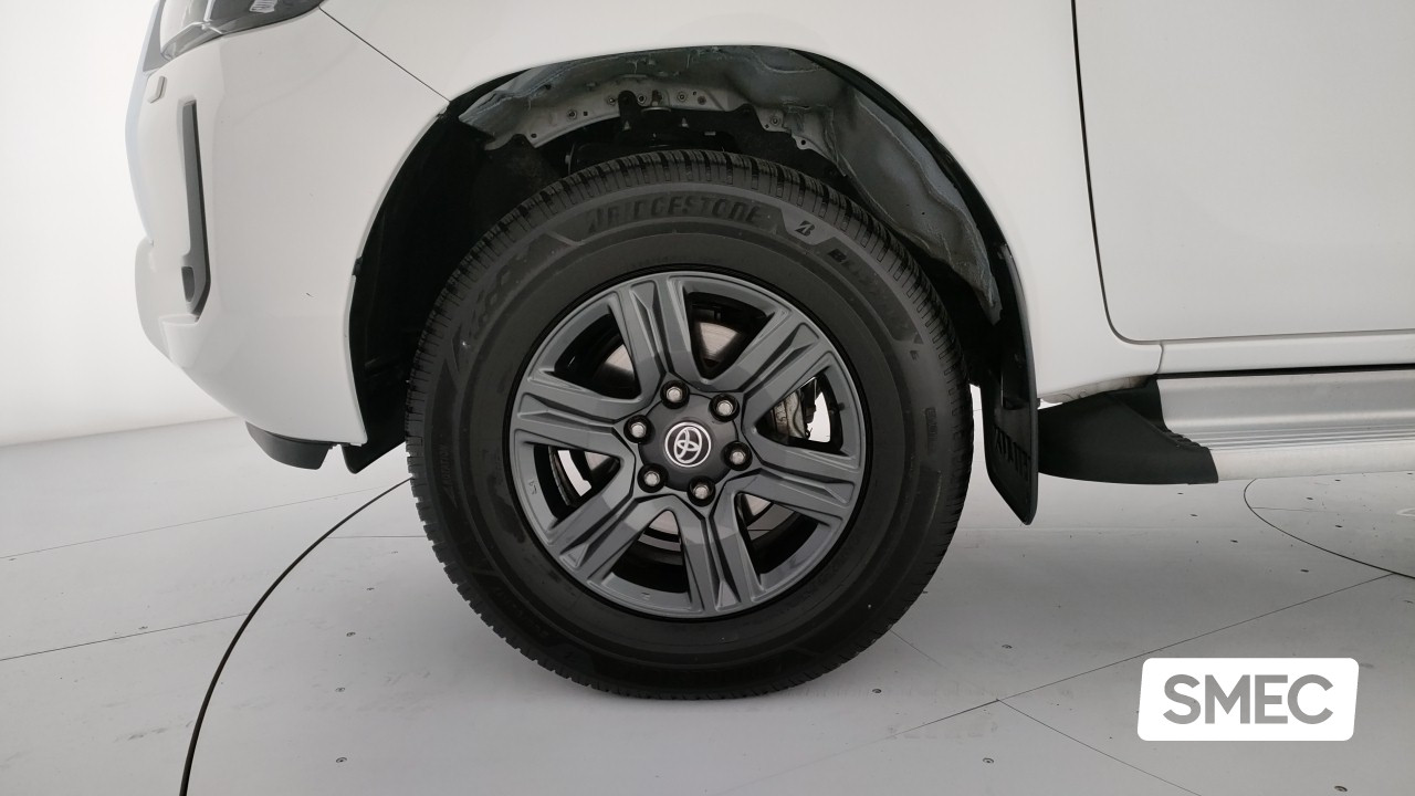 Toyota  Hilux 2.4 D-4D A/T DC 4WD Lounge